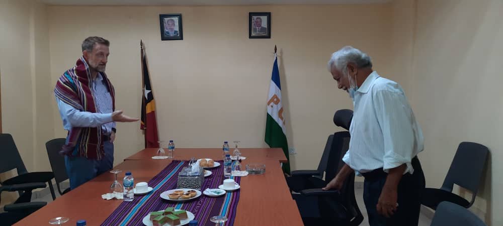 Xanana ho Embaixador Amerika Koalia Oras Rua Resin Iha Bairos dos Gerilos