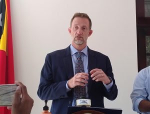 Embaixadór EUA Entrega Lista Projetu Konstrusaun Aeroportu Baucau Bá PM Taur
