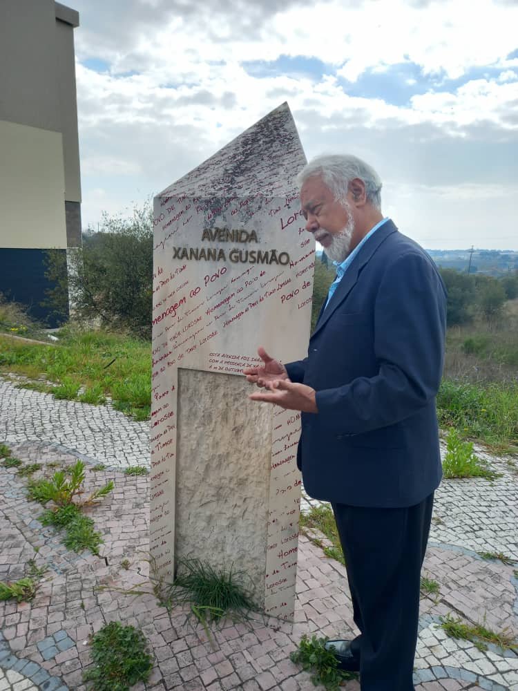 Simu Prezente Estatua Husi Povu Portugal, Xanana Sei Intrega ba Bispo Dom Norberto