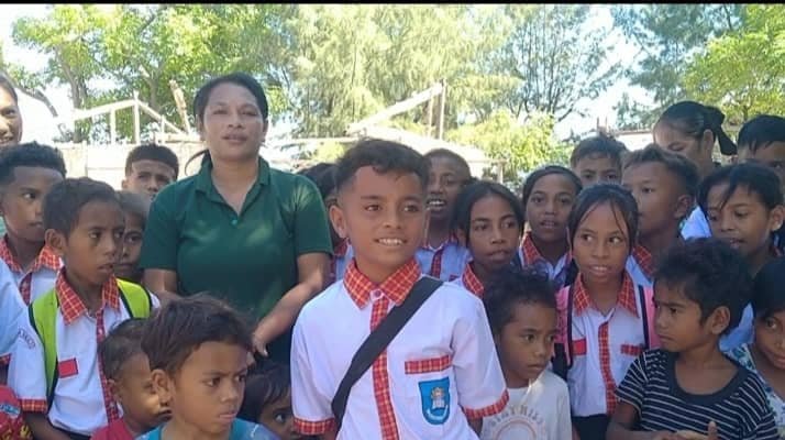 ESTUDANTE PRÉ ESKOLAR EVENEJER FATU’U, MUNISÍPIU ATAÚRU APRENDE DE’IT IHA AI MAHON