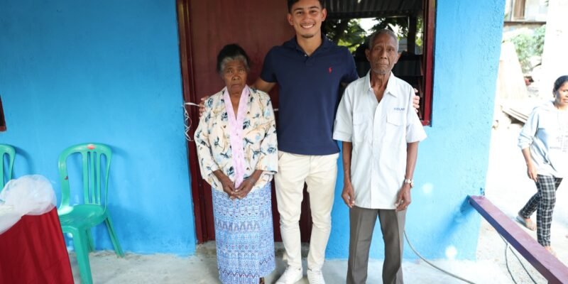 Kay Olok Entrega Uma Digno Ida Ba Avó José no Avó Leonilde Simu Ho Haksolok