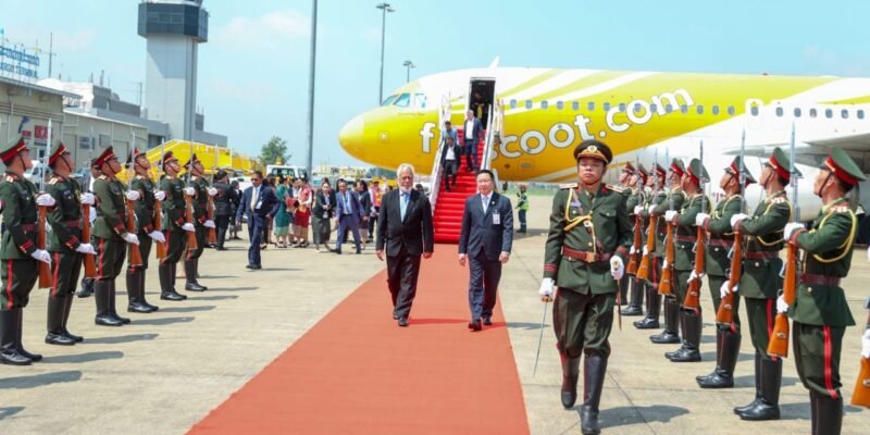 PM Xanana to’o Ona Iha Laos, Somu ho Parade Militar