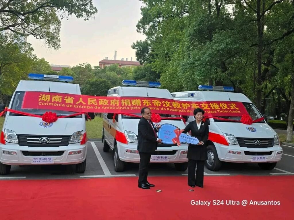 Governu Provinsia Hunan Entrega Ambulansia ba Municipiu Manatuto