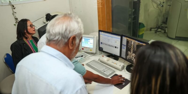 Xanana Observa Direta Mákina CT Scan Iha HNGV