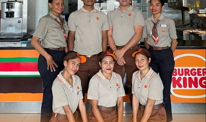 Burger King Timor-Leste Hetan Valor Aas Kona Ba Hahan Ne’ebe Seguru No Higiene Hafoin Hetan Audito Husi Ekipa Auditoria Burger King Internsional Husi Indonézia