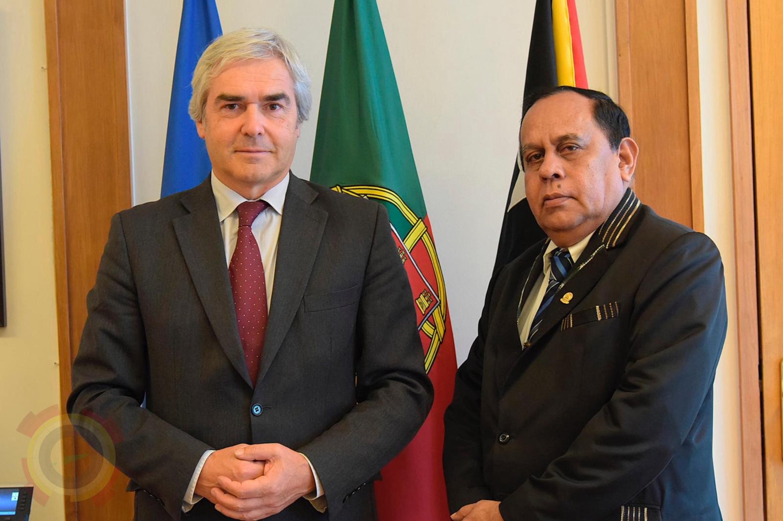 Ministru Administrasaun Estatal Tomás do Rosário Cabral,Hasoru malu ho Ministru Defeza Nasionál Portugal,Doutor Nuno Melo iha Lisboa,hodi Koalia Kona ba kooperasaun no Valorizasaun patrimónia arquivo militár Portuguesa nian iha Timor- Leste.